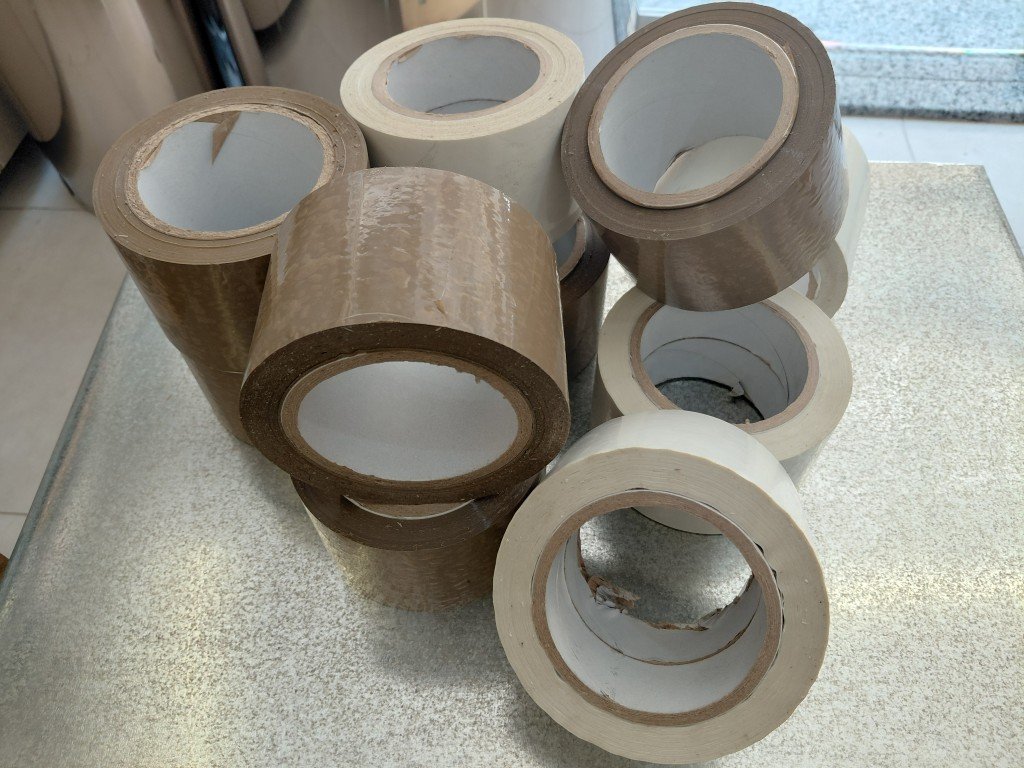 لاصق صامت